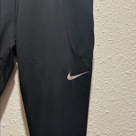 Nike woman’s Dark Leggings with Logo - Picture 3 of 6